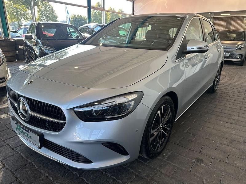 Gebraucht Mercedes B180 116 PS (85 kW) 2024 Silber Van / Kleinbus