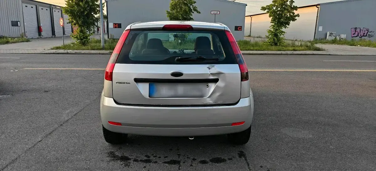 Gebraucht Ford Fiesta 107 PS (78 kW) 2004 Silber Kleinwagen