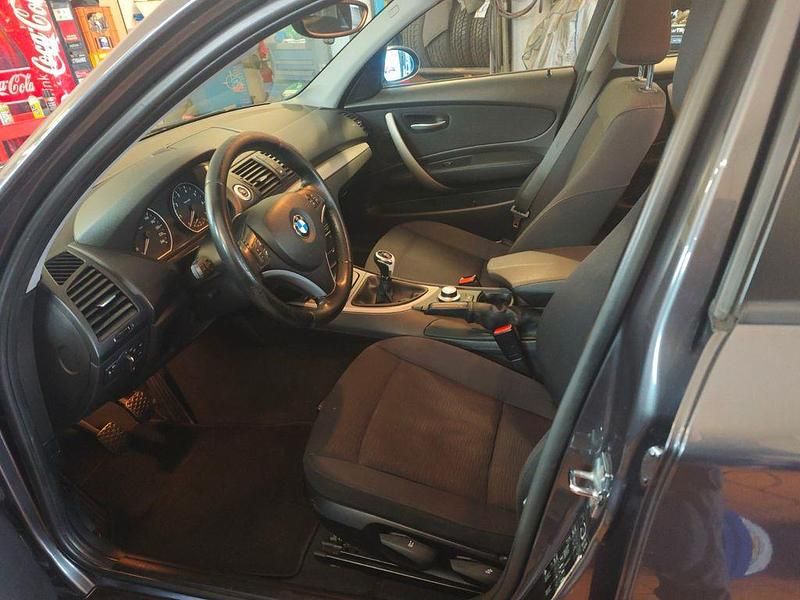 Gebraucht BMW 116 122 PS (89 kW) 2008 Grau Kleinwagen