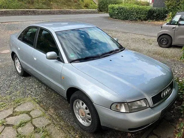 Gebraucht Audi A4 101 PS (74 kW) 1997 Silber Limousine