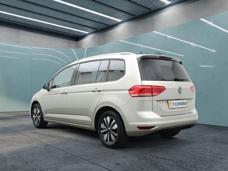 Gebraucht VW Touran S 150 PS (110 kW) 2024 Silber Van / Kleinbus
