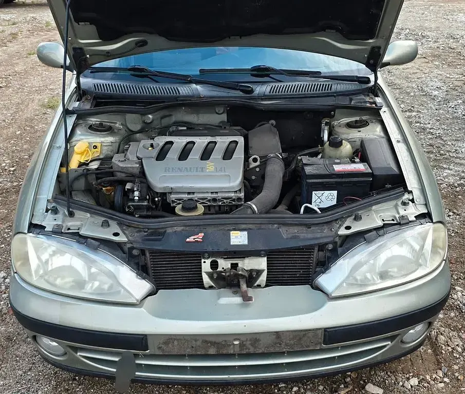 Gebraucht Renault Mégane II 95 PS (69 kW) 2002 Gold Limousine