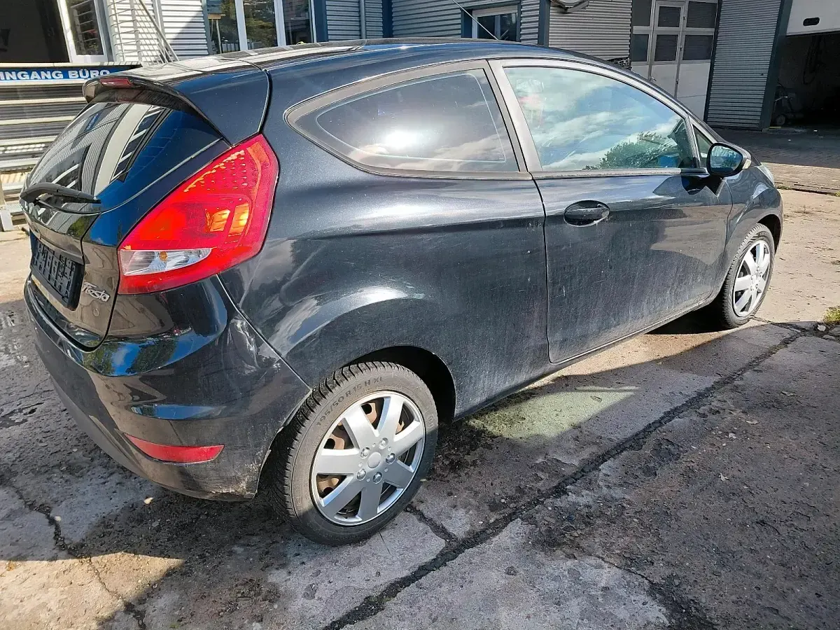 Gebraucht Ford Fiesta 60 PS (44 kW) 2011 Schwarz Kleinwagen