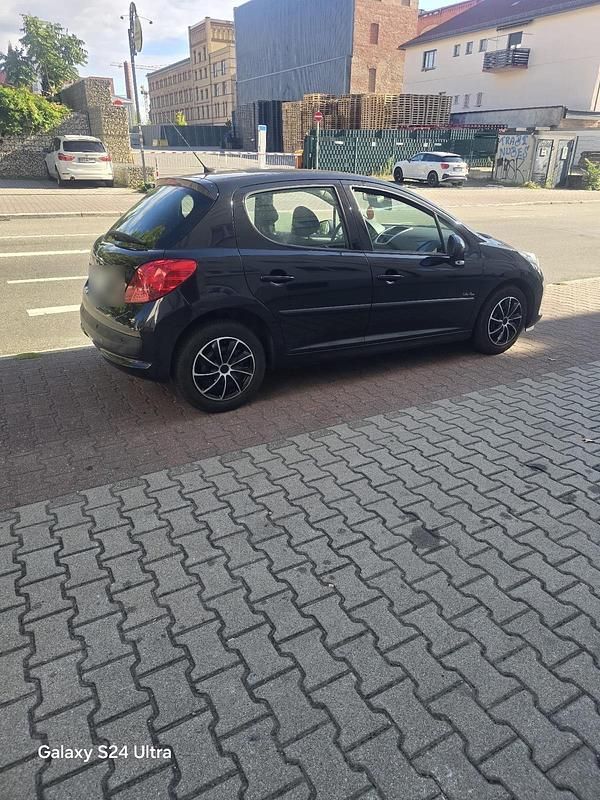 Gebraucht Peugeot 207 95 PS (69 kW) 2009 Schwarz Kleinwagen