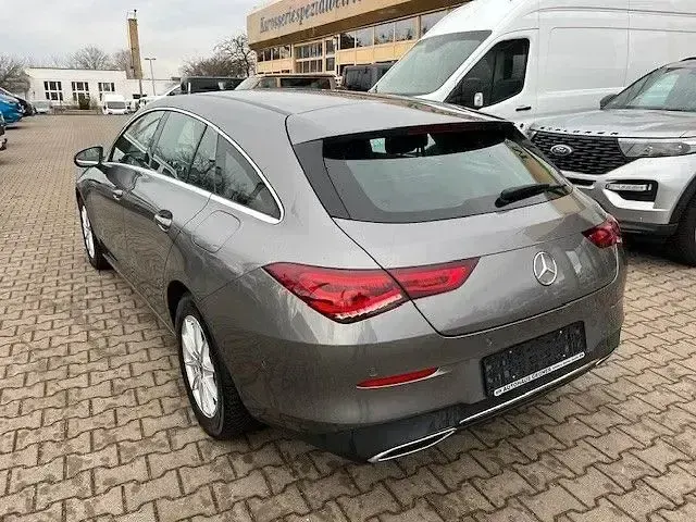 Gebraucht Mercedes CLA200 Shooting Brake 150 PS (110 kW) 2022 Grau Kombi