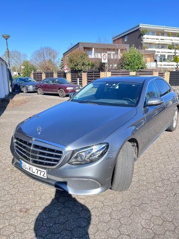 Gebraucht Mercedes E220 Exclusive 194 PS (142 kW) 2016 Grau Limousine