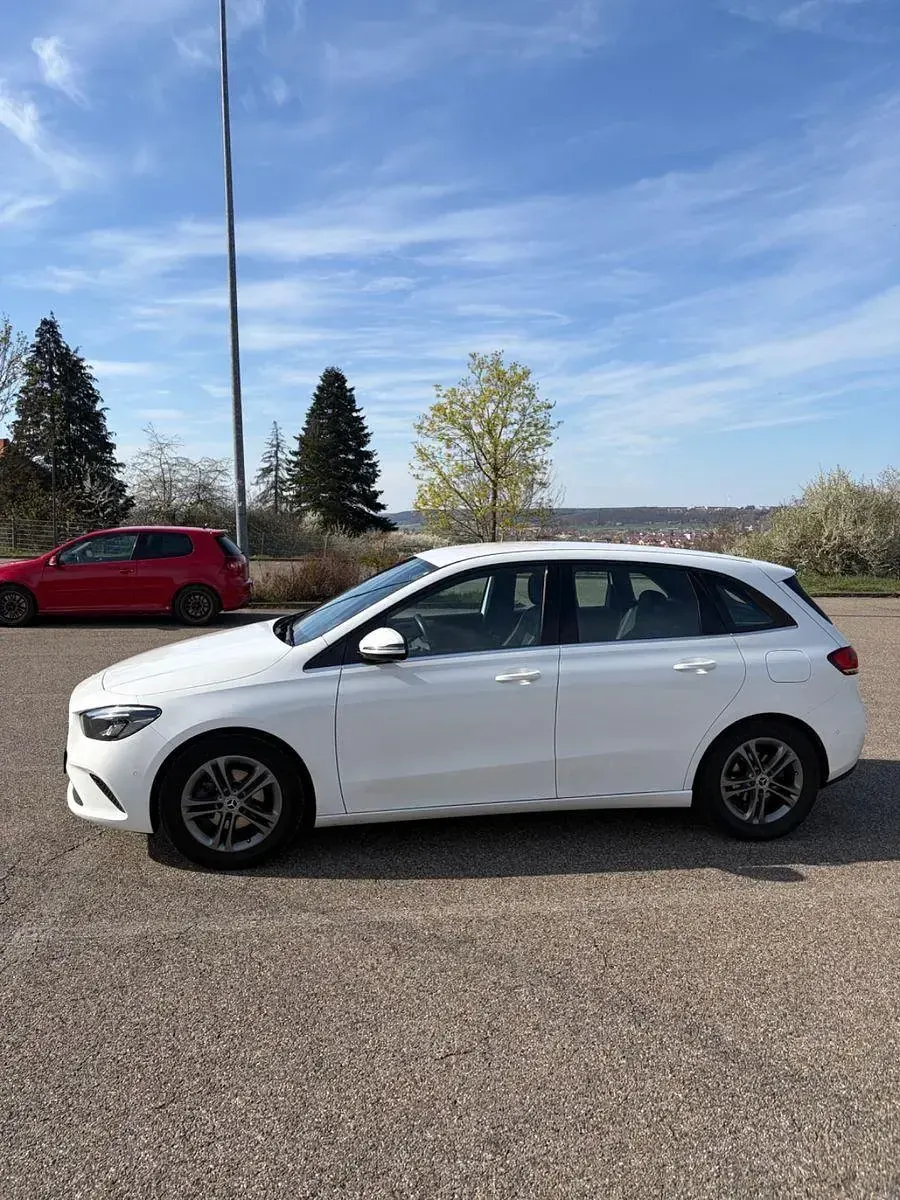 Gebraucht Mercedes B180 116 PS (85 kW) 2019 Schwarz Kleinwagen