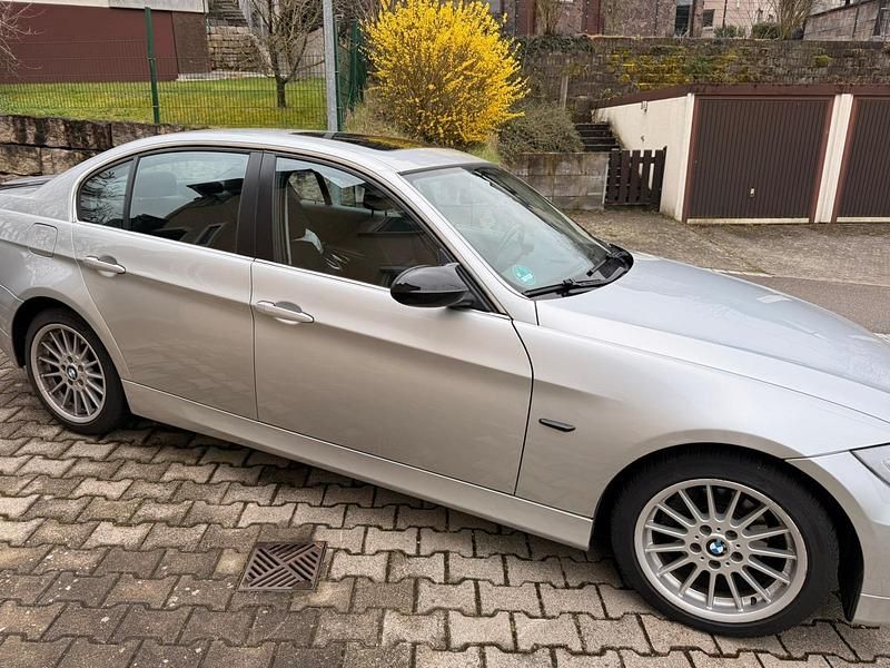 Gebraucht BMW 325 218 PS (160 kW) 2007 Silber Limousine