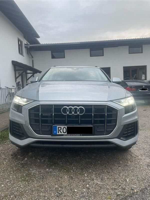 Silber Gebraucht 2023 Audi Q8 SUV | 60.000 € - Bild 1/4