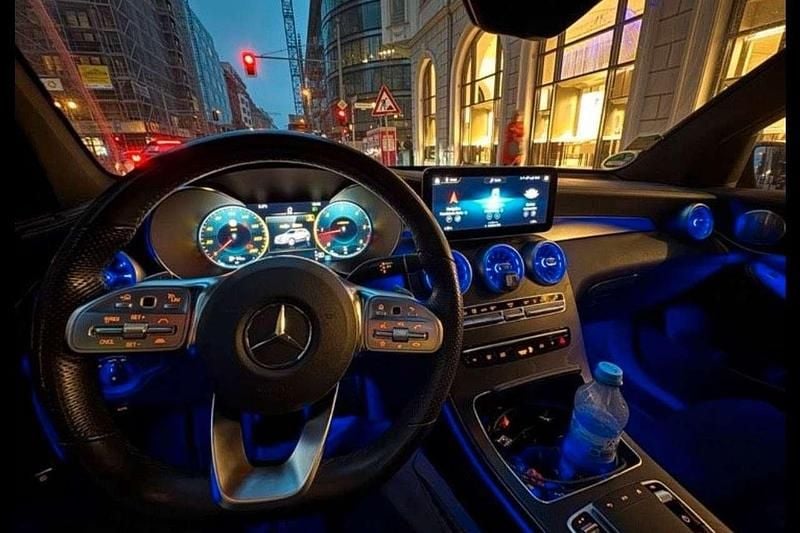 Grau Gebraucht 2019 Mercedes GLC300 AMG line SUV | 33.500 € (Guter Preis) - Bild 1/4