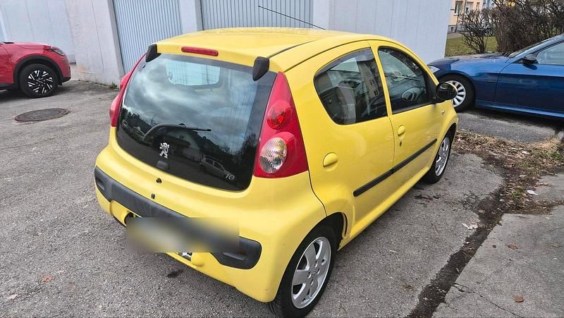 Gebraucht Peugeot 107 70 PS (51 kW) 2005 Gelb Kleinwagen