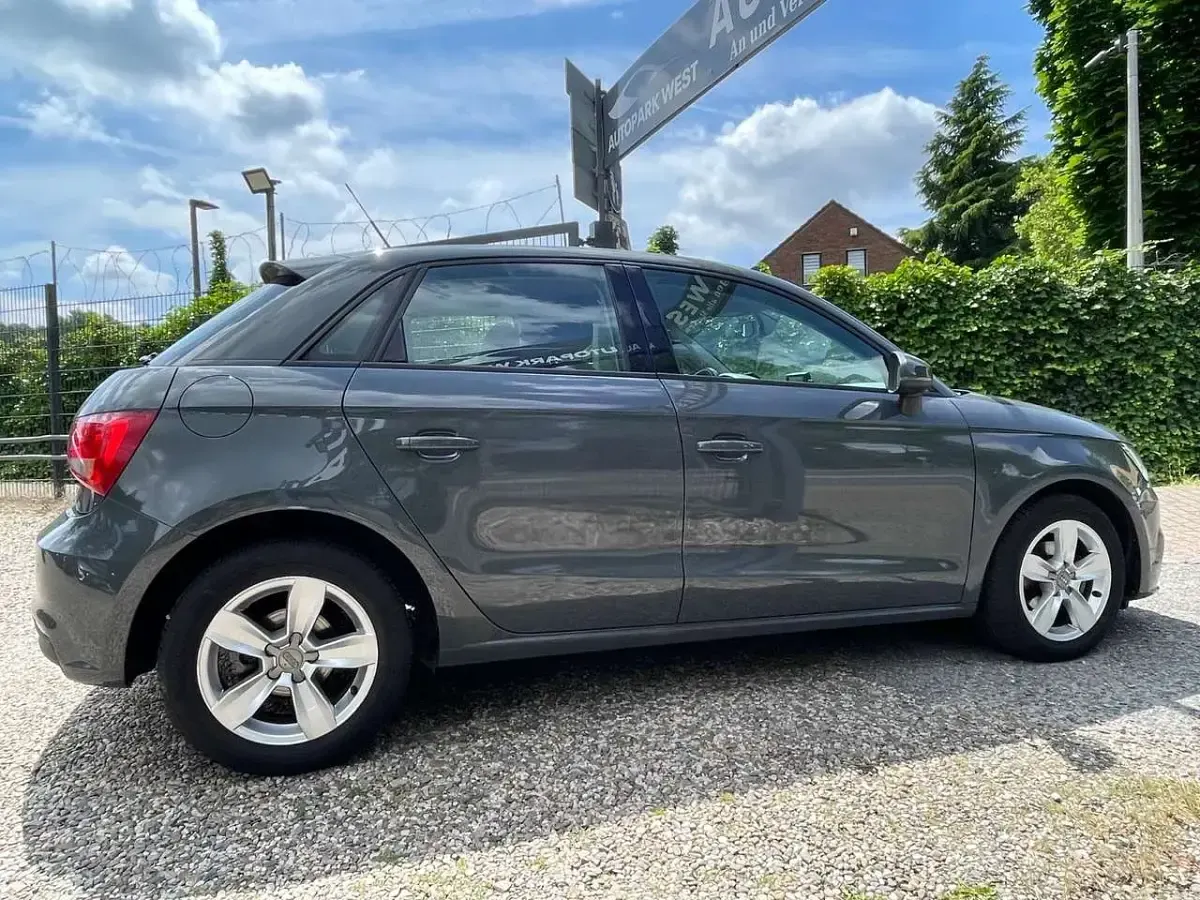 Gebraucht Audi A1 Sportback Basis 95 PS (69 kW) 2018 Grau Kleinwagen