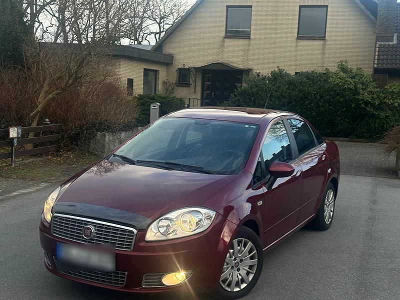 Gebraucht Fiat Linea 125 PS (91 kW) 2008 Rot Limousine