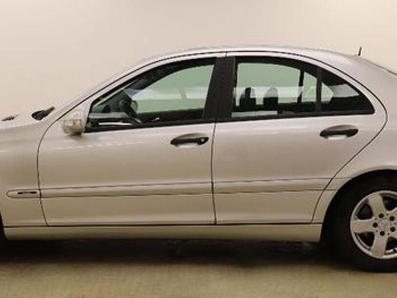 Gebraucht Mercedes C200 Classic 163 PS (119 kW) 2003 Silber Limousine