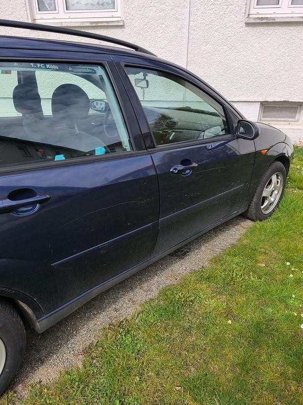 Gebraucht Ford Focus Ghia 116 PS (85 kW) 2003 Blau Kombi