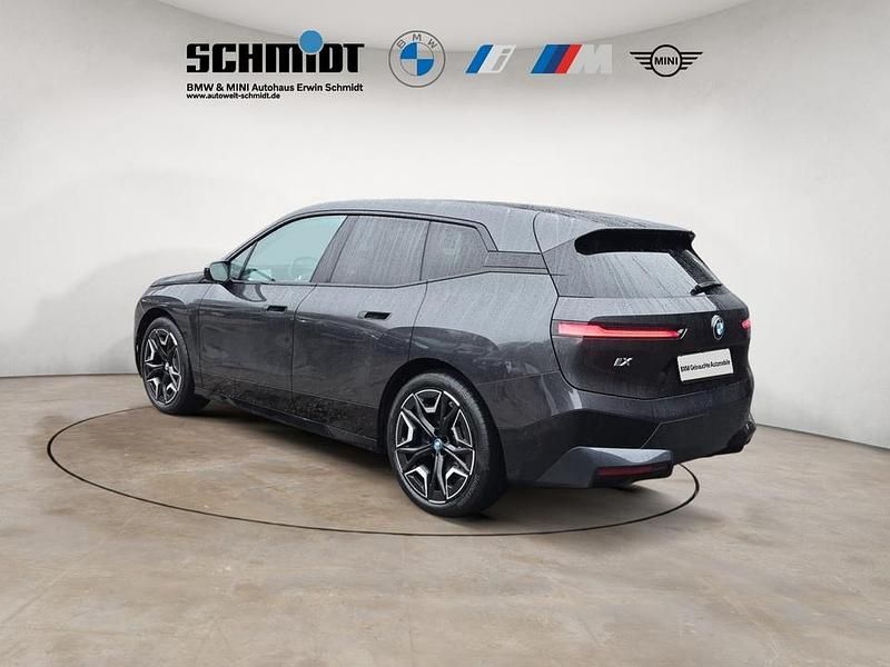 Gebraucht BMW iX Sport Line 239 kW (326 PS) 2024 Sophistograu brillanteffekt SUV