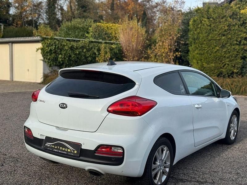 Gebraucht Kia Ceed 135 PS (99 kW) 2013 Weiß Kleinwagen