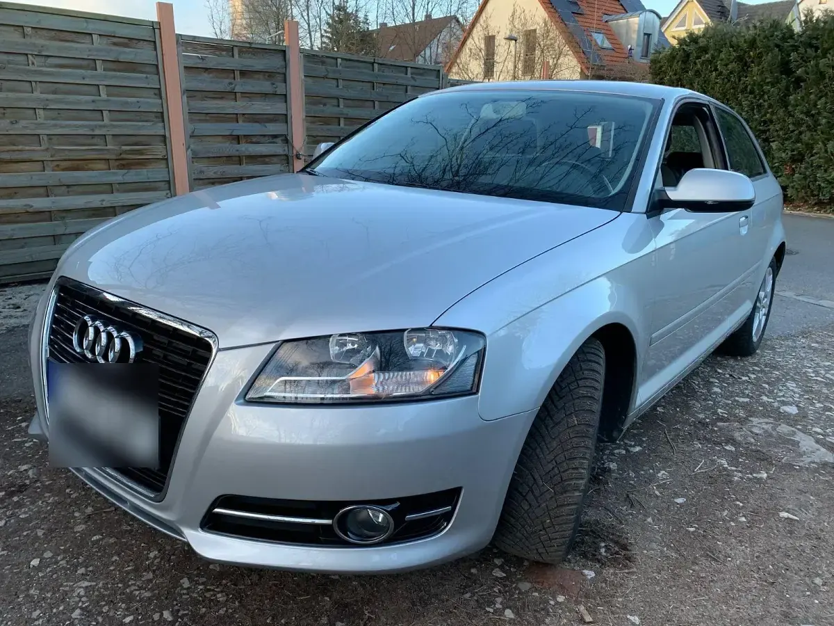 Second-hand Audi A3 Attraction 105 CP (77 kW) 2012 Argintiu Hatchback
