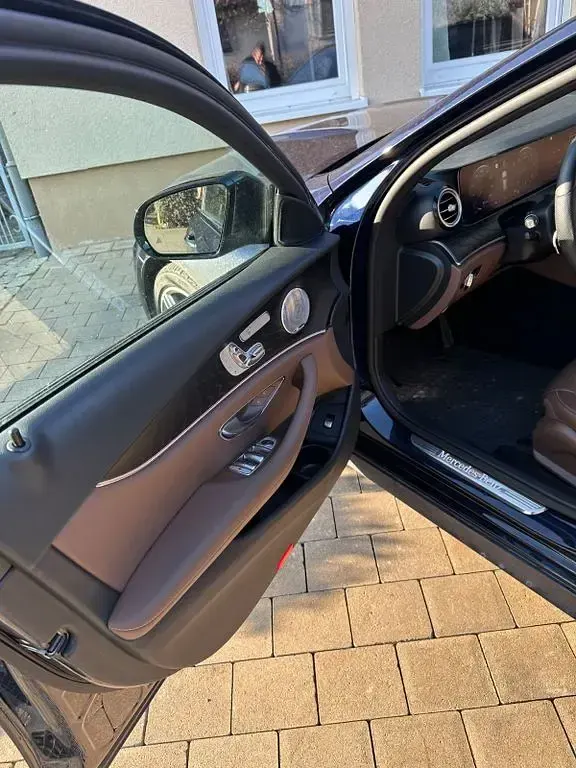 Używany Mercedes E400 330 KM (242 kW) 2020 Niebieski Sedan/Limuzyna