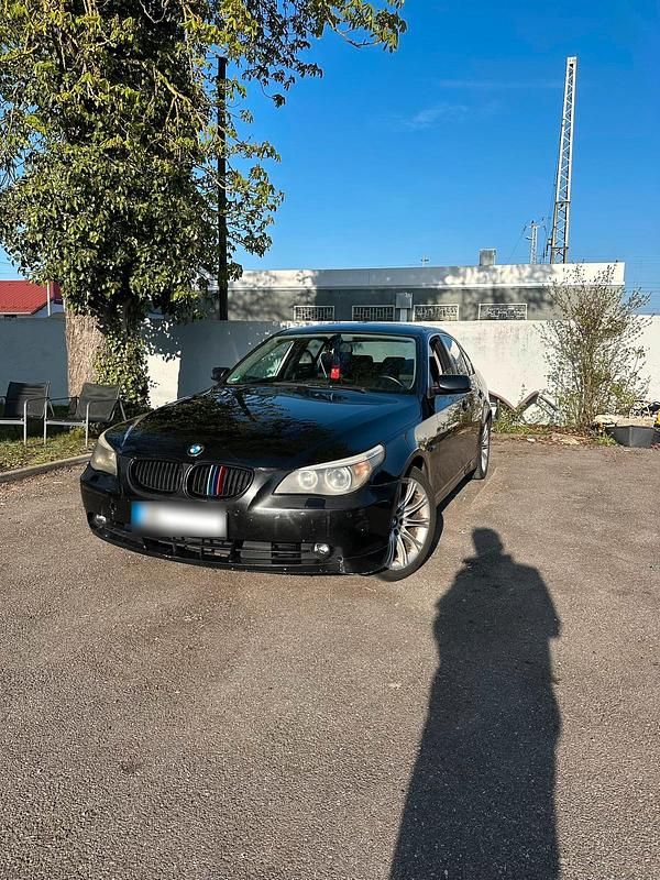 Second-hand BMW 525 177 CP (130 kW) 2004 Negru Berlinǎ