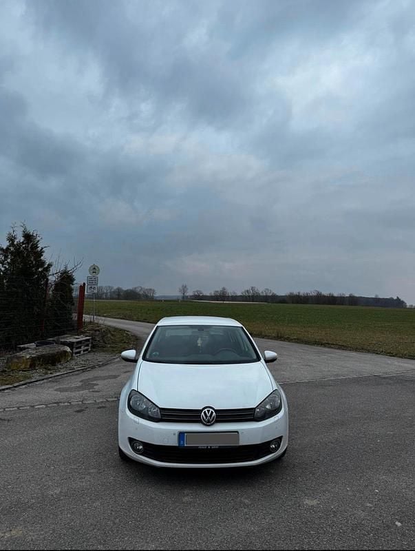 Weiß Gebraucht 2009 VW Golf VI Kleinwagen | 4.500 € (Etwas zu teuer) - Bild 1/4
