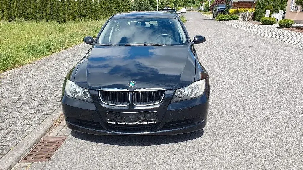 Gebraucht BMW 318 122 PS (89 kW) 2006 Schwarz Limousine