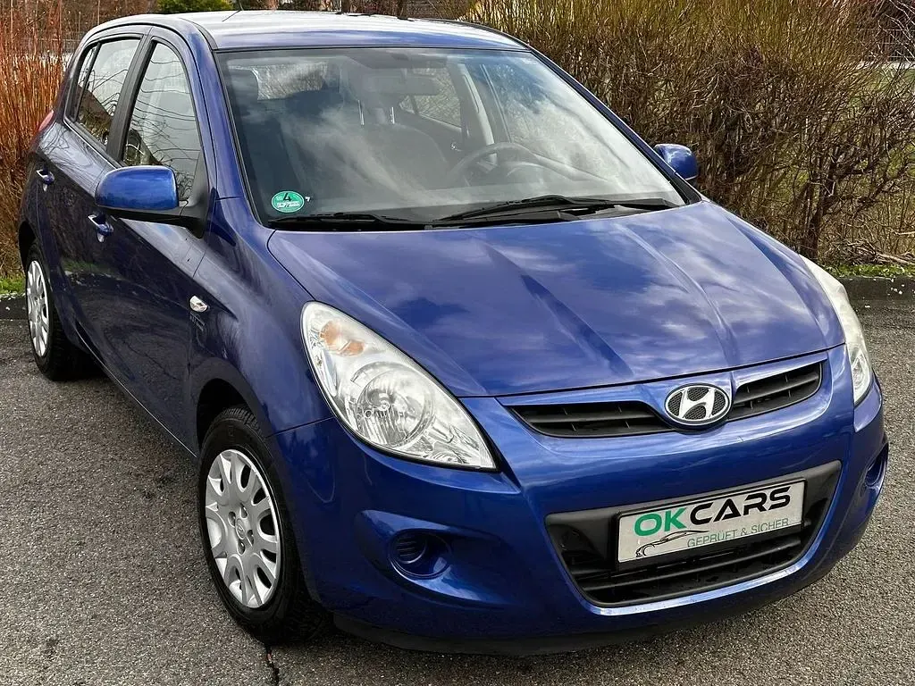 Gebraucht Hyundai i20 Edition+ 77 PS (56 kW) 2011 Blau Kleinwagen