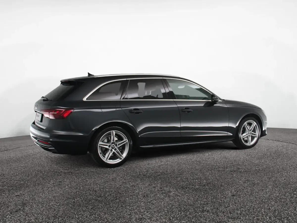 Second-hand Audi A4 Advanced 150 CP (110 kW) 2023 Gri Break
