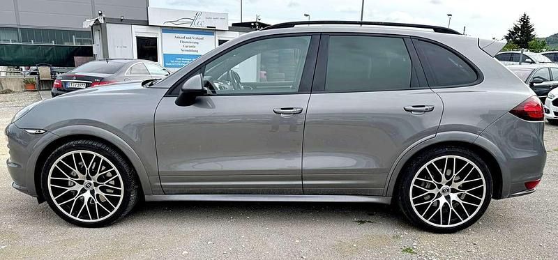 Gebraucht Porsche Cayenne S 400 PS (294 kW) 2012 Meteorgraumetallic SUV