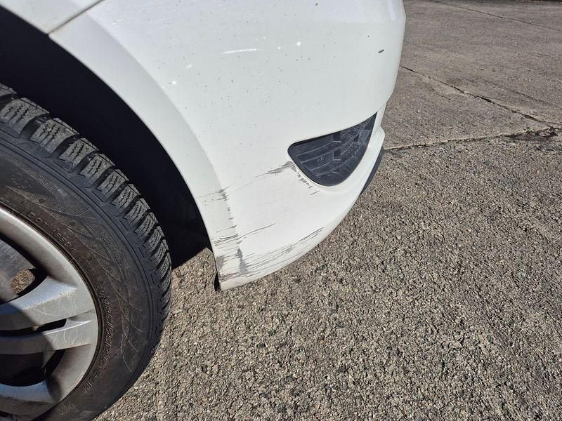 Gebraucht Skoda Roomster 69 PS (50 kW) 2015 Weiß Van / Kleinbus