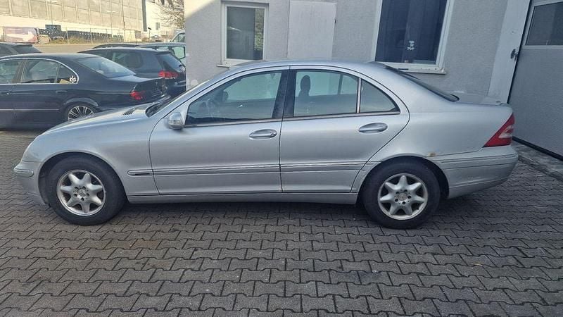 Gebraucht Mercedes C180 Elegance 129 PS (94 kW) 2001 Silber Limousine