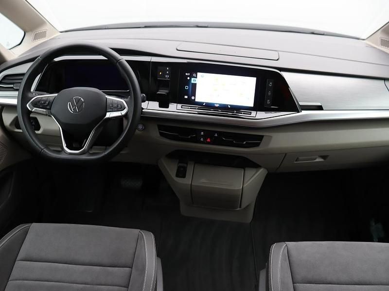 Gebraucht VW Multivan Life 150 PS (110 kW) 2025 Deep black perleffekt Van