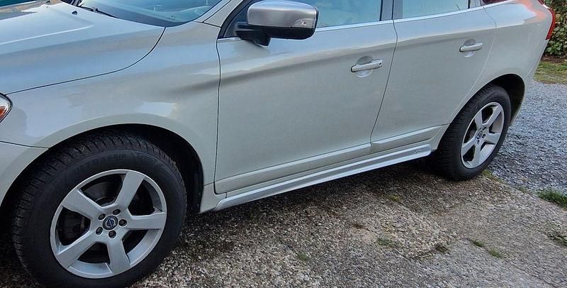 Gebraucht Volvo XC60 R-Design 241 PS (177 kW) 2012 Grau SUV