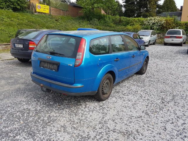 Gebraucht Ford Focus Trend 136 PS (100 kW) 2005 Blau metallic Kombi
