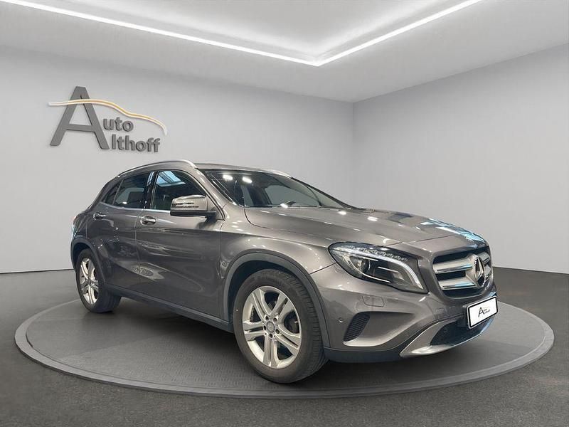 Grau Gebraucht 2015 Mercedes GLA200 Urban SUV | 14.999 € (Fairer Preis) - Bild 1/4