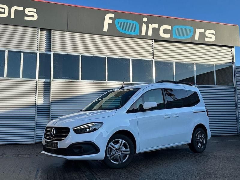 Weiß Gebraucht 2022 Mercedes T180 Van / Kleinbus | 23.990 € (Superpreis) - Bild 1/4