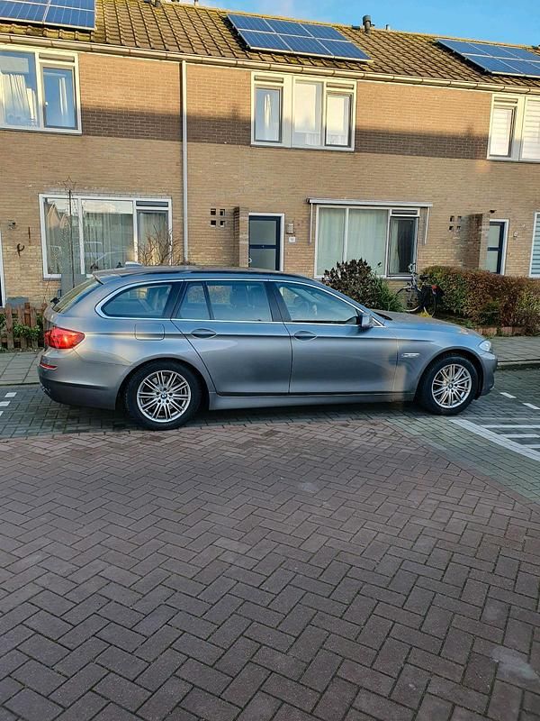 Gebraucht BMW 520 184 PS (135 kW) 2011 Grau Kombi