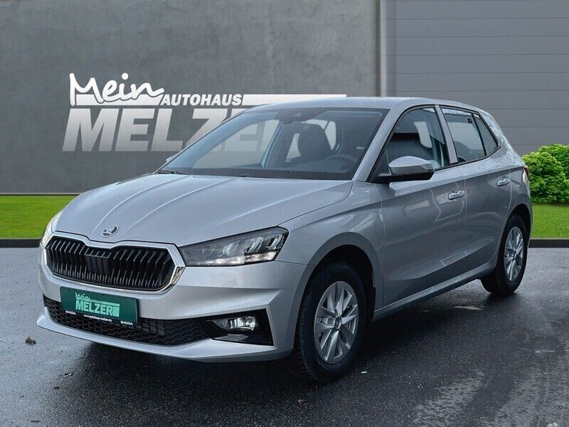 Silber Gebraucht 2024 Skoda Fabia Essence Kleinwagen | 21.880 € (Teuer) - Bild 1/4