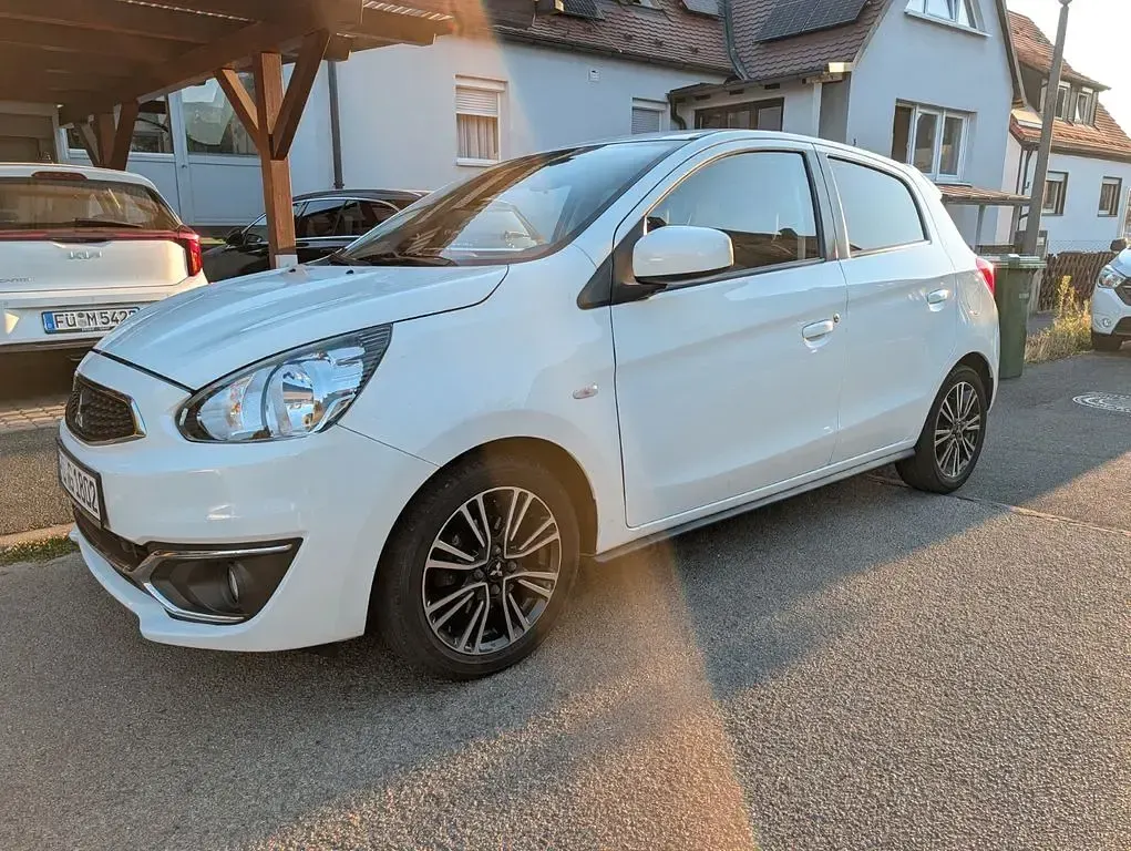Gebraucht Mitsubishi Space Star 80 PS (58 kW) 2018 Weiß Kleinwagen