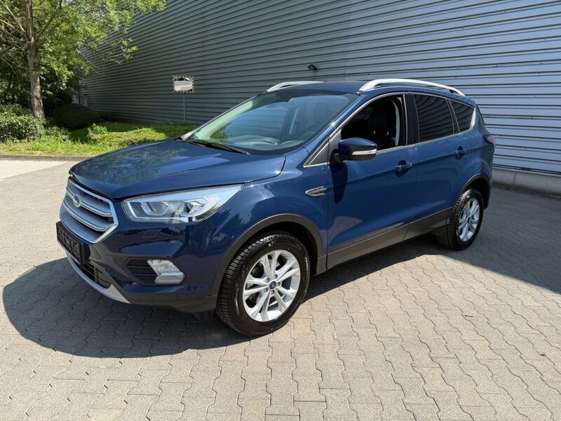 Blau Gebraucht 2018 Ford Kuga Titanium SUV | 11.950 € (Fairer Preis) - Bild 1/4