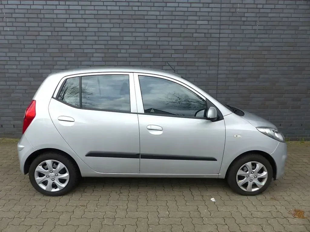 Gebraucht Hyundai i10 Style 86 PS (63 kW) 2013 Silber Kleinwagen