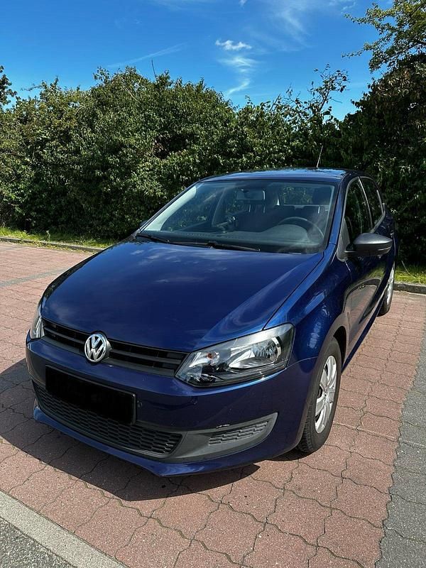 Blau Gebraucht 2011 VW Polo Trendline Limousine | 1.900 € (Superpreis) - Bild 1/4