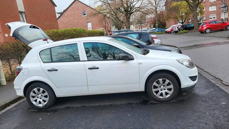 Gebraucht Opel Astra 90 PS (66 kW) 2009 Weiß Kleinwagen
