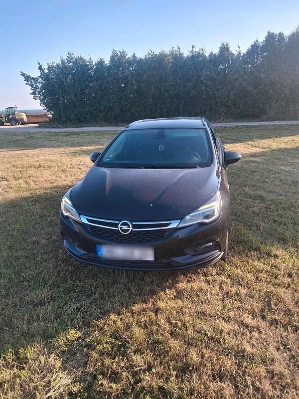 Blau Gebraucht 2018 Opel Astra Kombi | 7.500 € (Teuer) - Bild 1/4