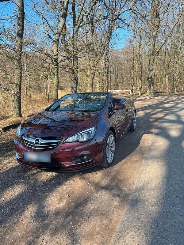 Second-hand Opel Cascada 165 CP (121 kW) 2013 Roșu Cabrio
