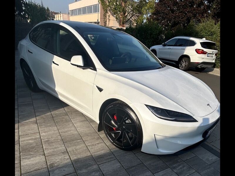 Weiß Gebraucht 2024 Tesla Model 3 Performance Limousine | 49.850 € (Teuer) - Bild 1/4