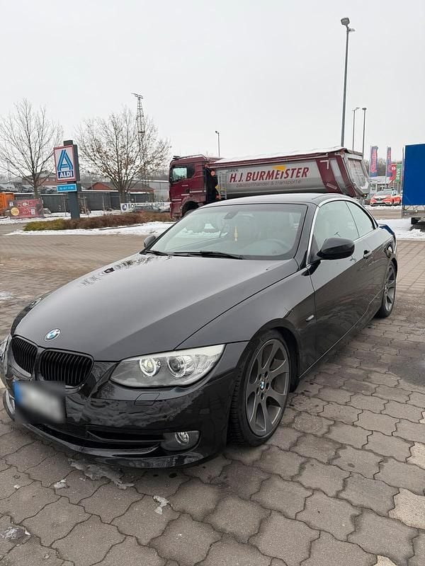 Schwarz Gebraucht 2011 BMW 318 Cabriolet Comfort Edition Cabrio | 8.999 € (Fairer Preis) - Bild 1/4