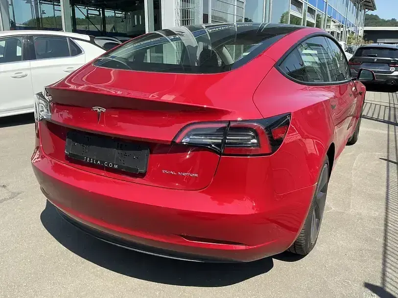 Gebraucht Tesla Model 3 258 kW (351 PS) 2022 Rot rot (metallic) Limousine