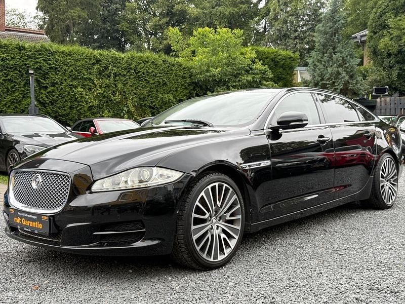 Schwarz Gebraucht 2011 Jaguar XJ Limousine | 10.990 € (Fairer Preis) - Bild 1/4