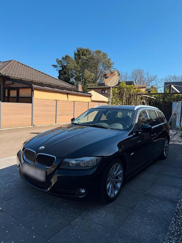 Gebraucht BMW 330 204 PS (150 kW) 2011 Schwarz Kombi